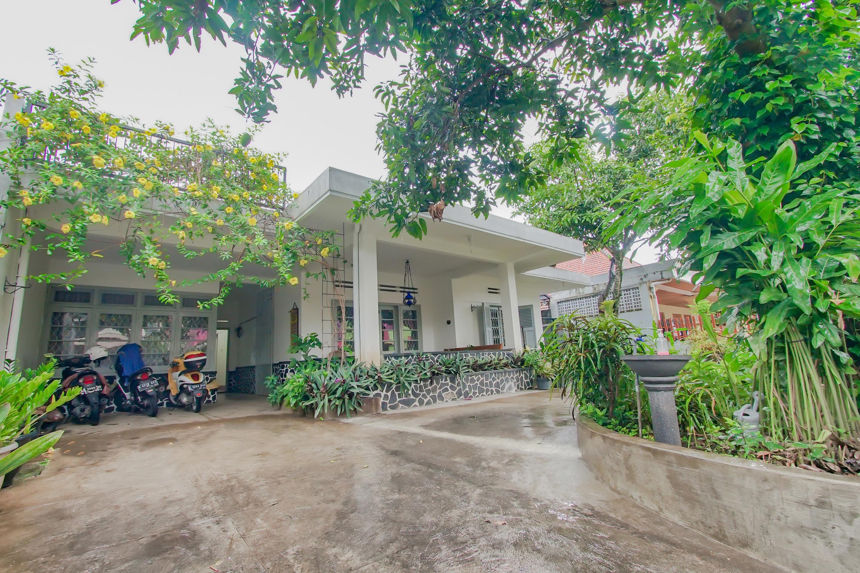 Oyo 3371 Omah Saras Family Hotel Malang Eksteriør billede