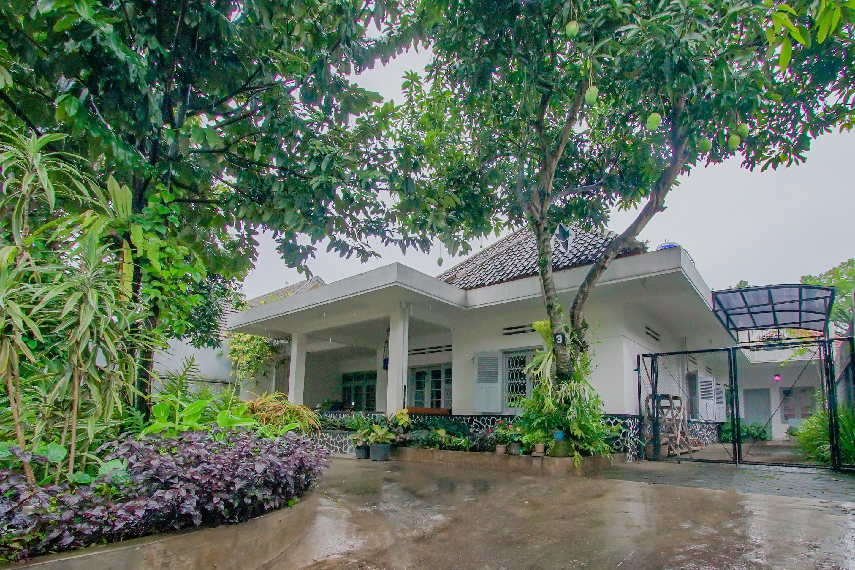 Oyo 3371 Omah Saras Family Hotel Malang Eksteriør billede